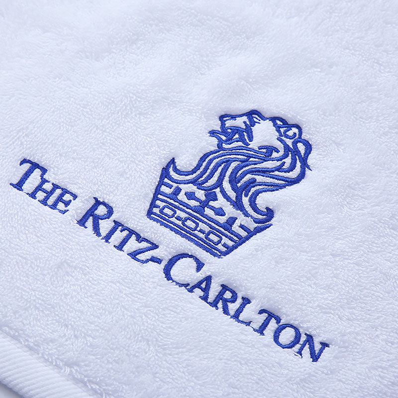 Los juegos de toallas del hotel ritz carlton