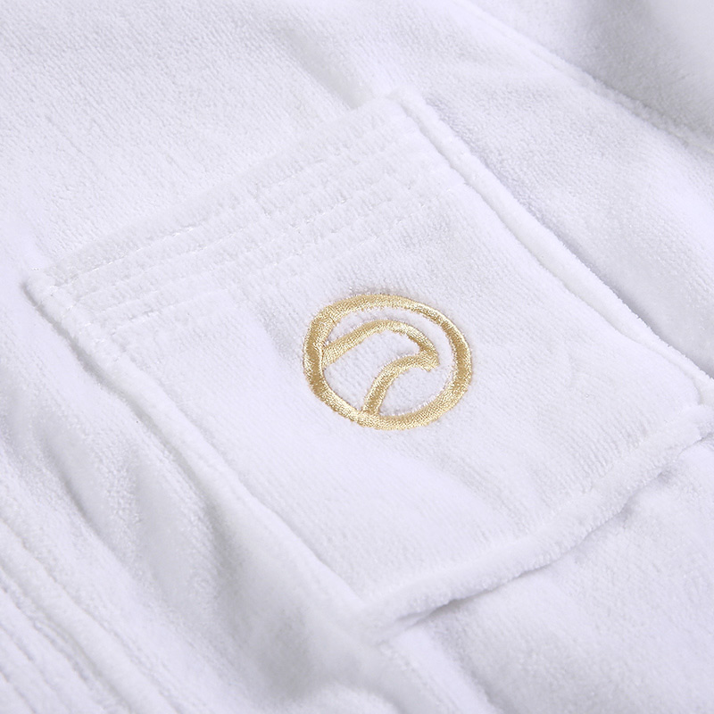 Albornoz de hotel peludo y súper suave con diseño exclusivo de logotipo bordado