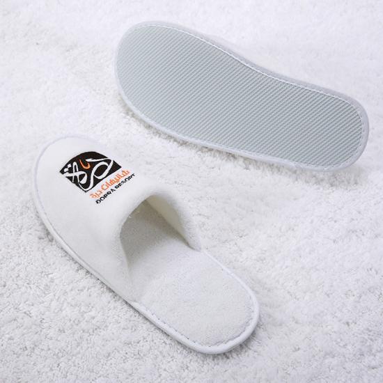 Zapatillas de spa con punta cerrada antideslizantes blancas para spa de hotel